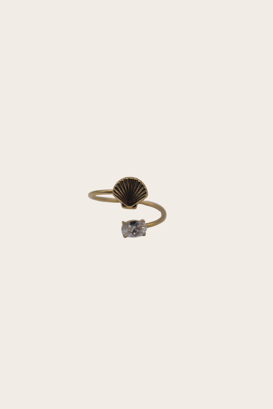 Diamond Shell Ring featuring an open shell motif with a dark center accent